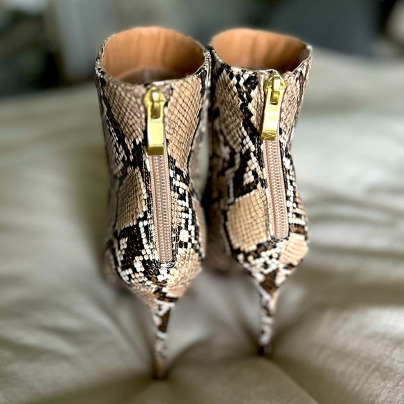 Wild Diva-size 8, snake skin, high heel booties - Picture 3 of 5